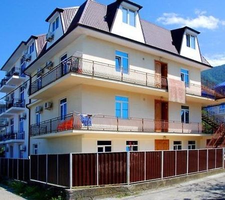 Гостевой Дом Жемчужина Gagra Buitenkant foto